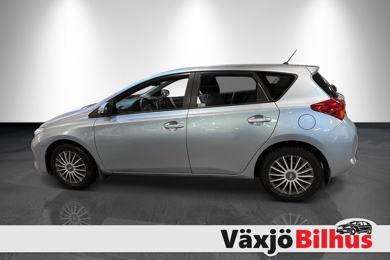 Toyota Auris 1.6 Life 2013, kuva 2/10