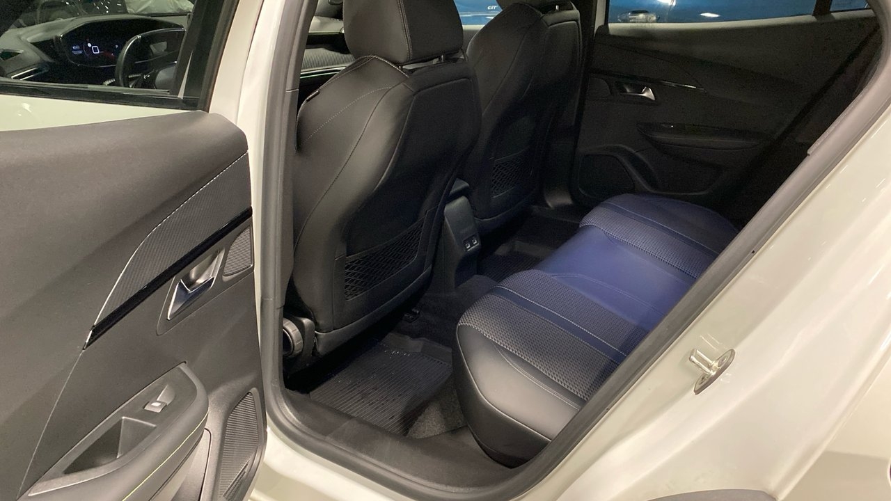 Peugeot 2008 1.2 PureTech 130 GT 2023, bild 7/10