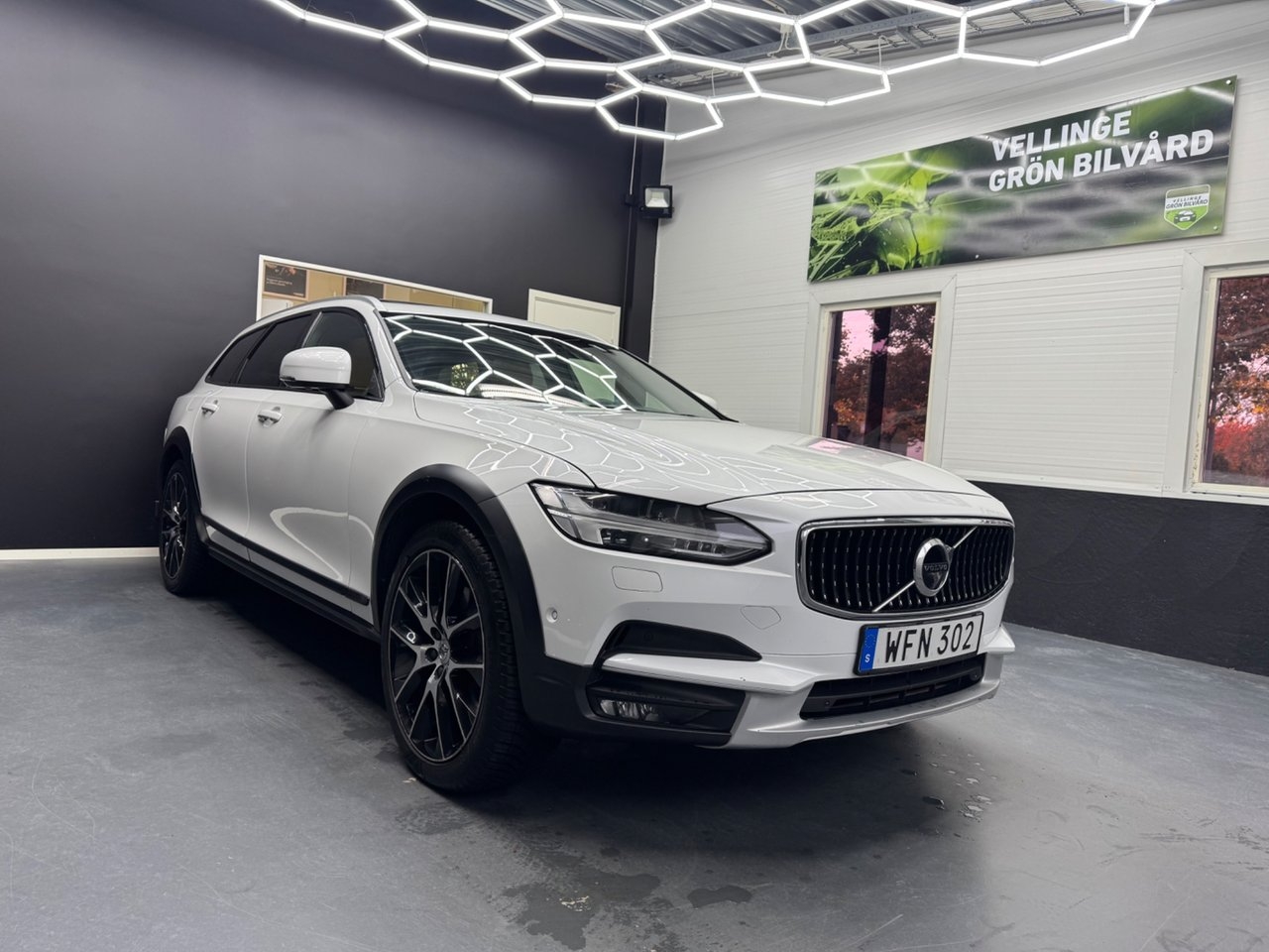 Volvo V90 Cross Country D5 Pro 2017, bild 2/10