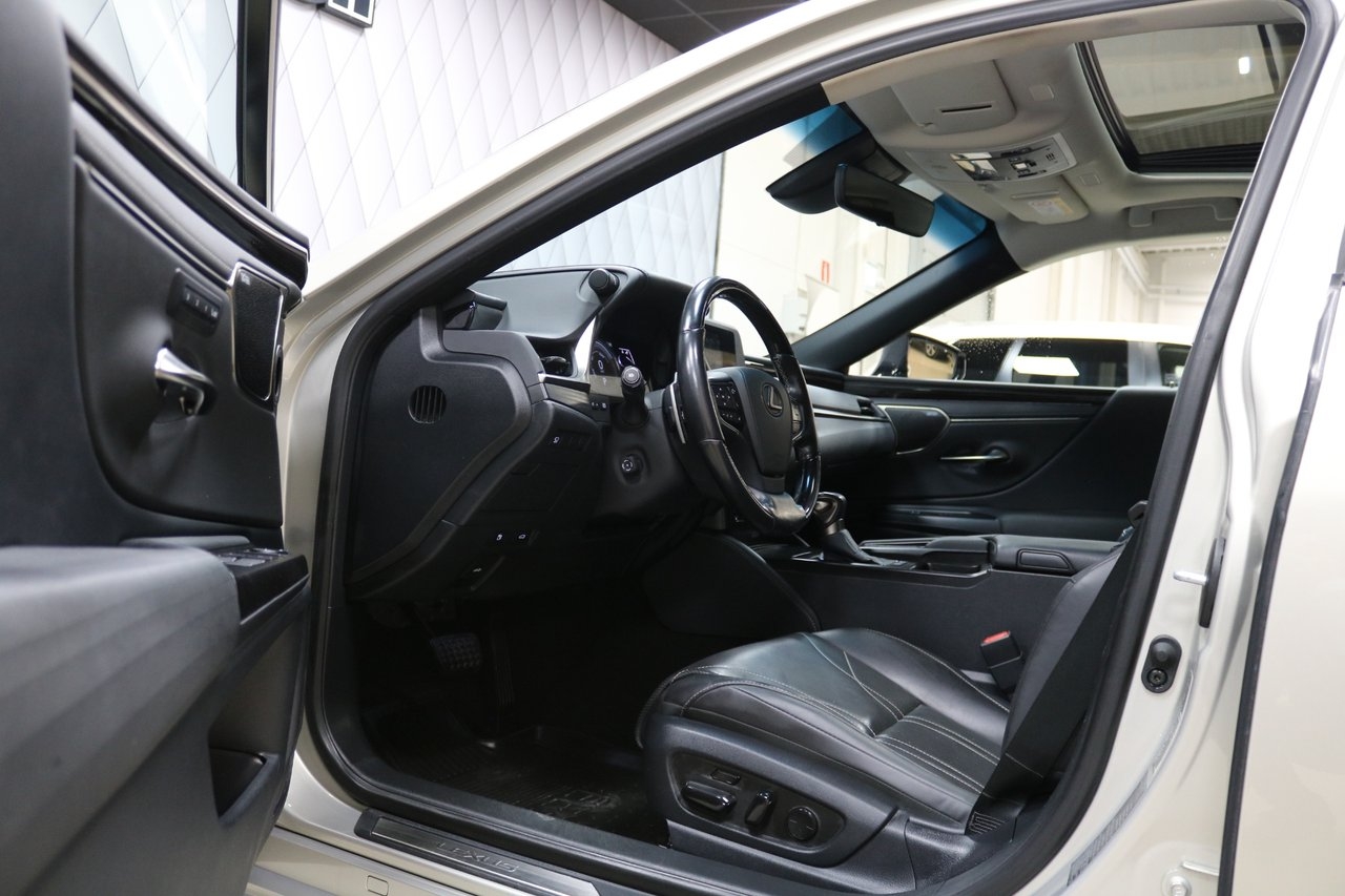 Lexus ES 300h Executive 2020, bild 6/10