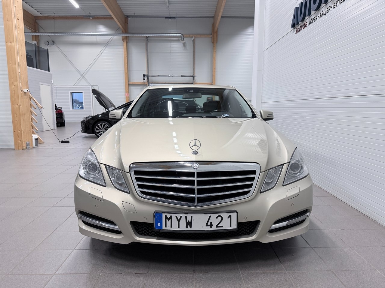 Mercedes-Benz E 200 CGI Avantgarde 2011, bild 4/10