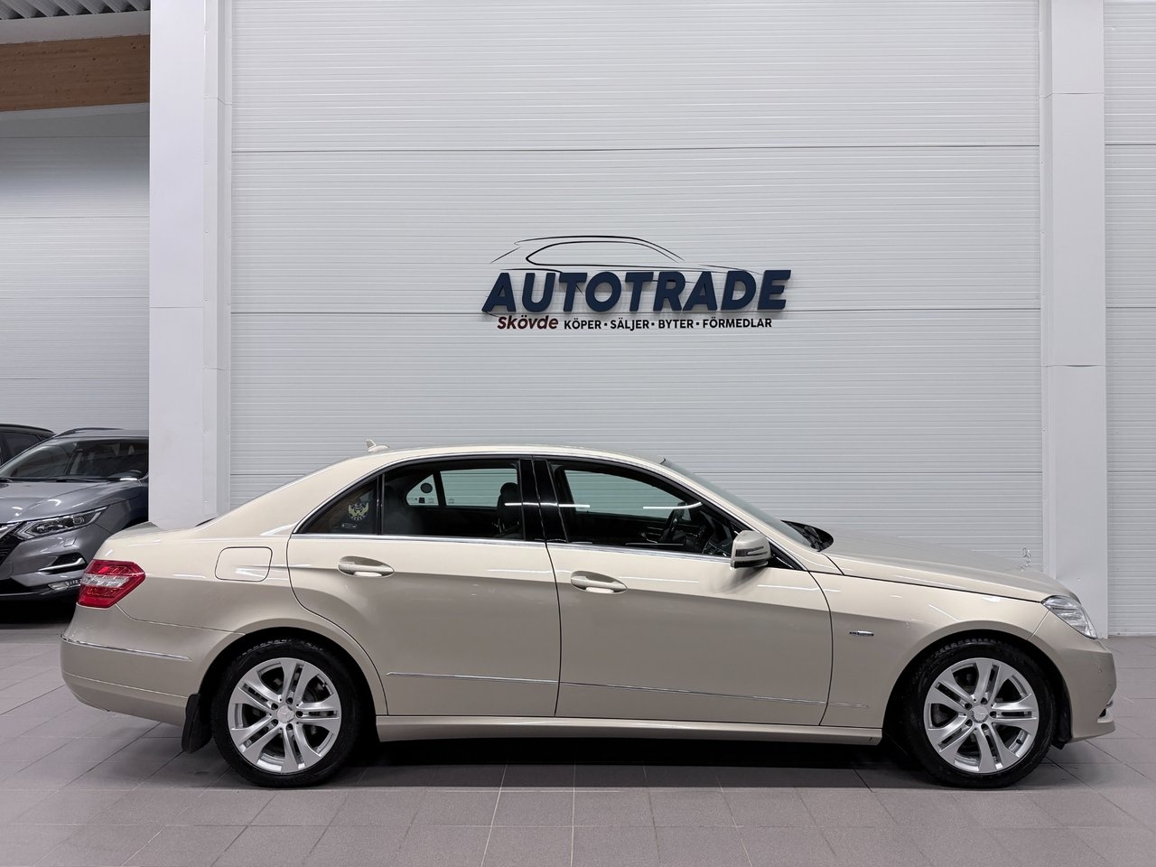 Mercedes-Benz E 200 CGI Avantgarde 2011, bild 6/10