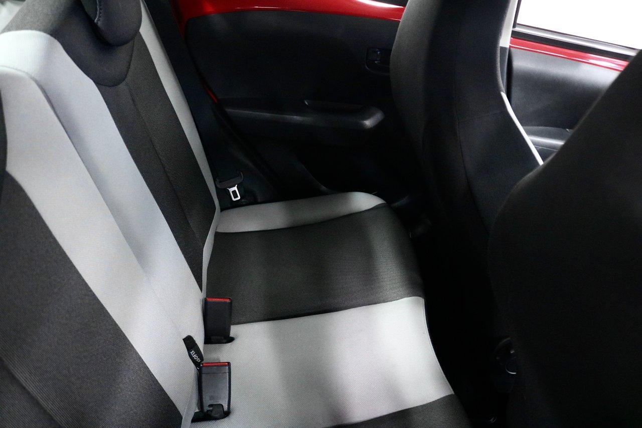 Toyota Aygo 1.0 X-Play X-Shift 2015, bild 9/10