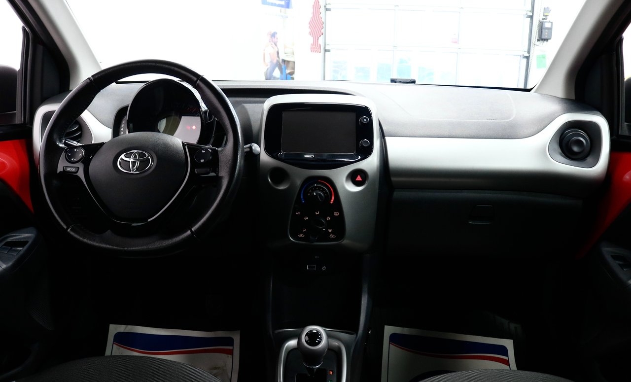 Toyota Aygo 1.0 X-Play X-Shift 2015, bild 10/10