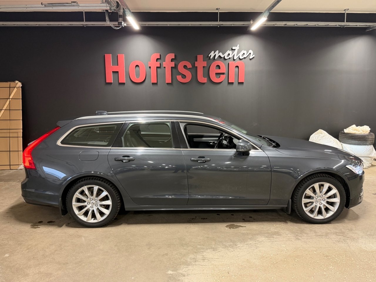 Volvo V90 T8 Momentum 2019, bild 2/10