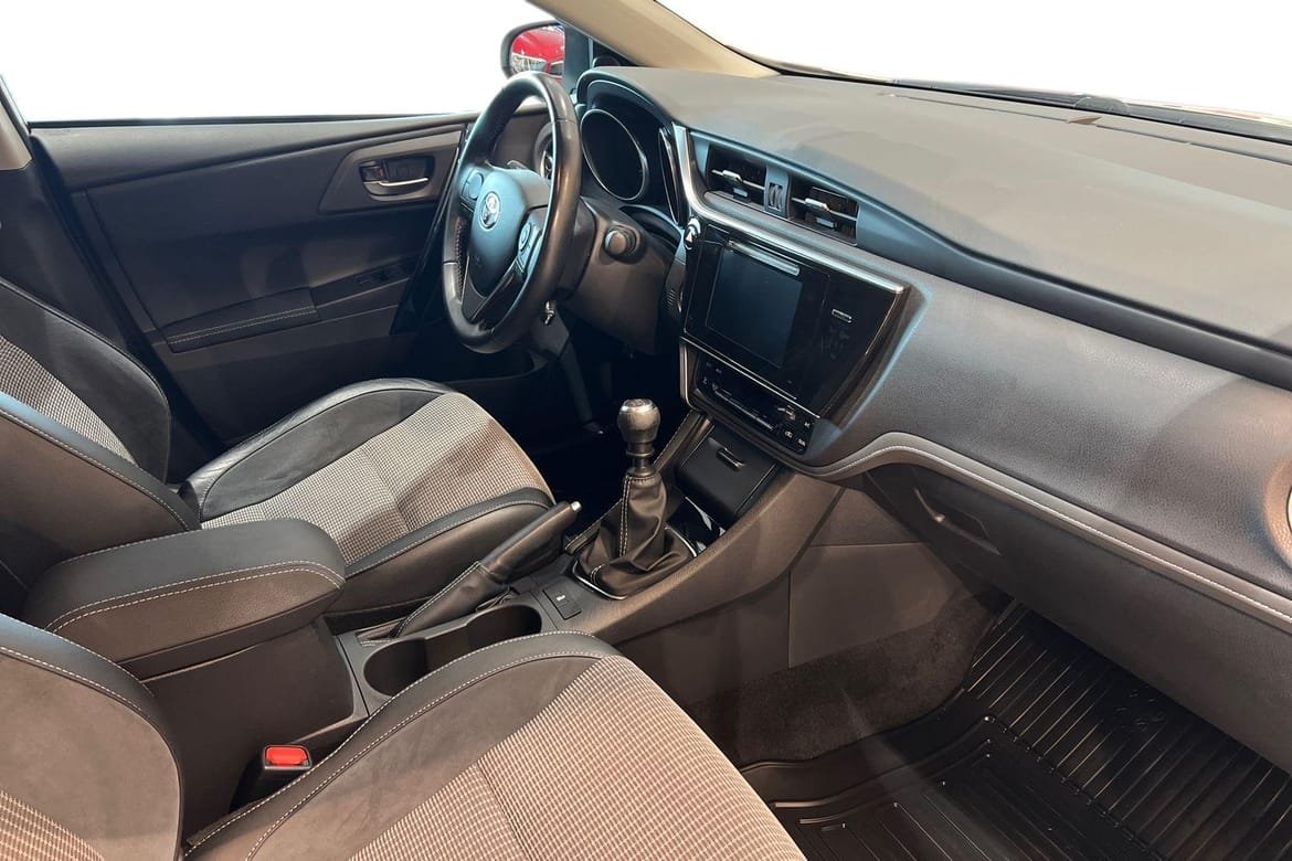 Toyota Auris 1.2 T Executive 2018, bild 7/10