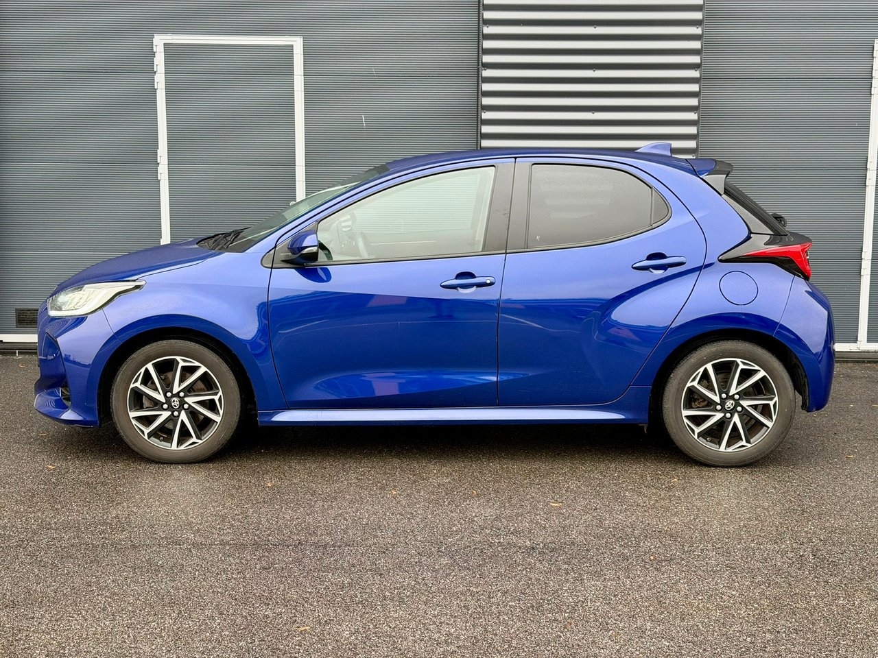 Toyota Yaris 1.5 Hybrid 116 Active Plus 2023, bild 2/10