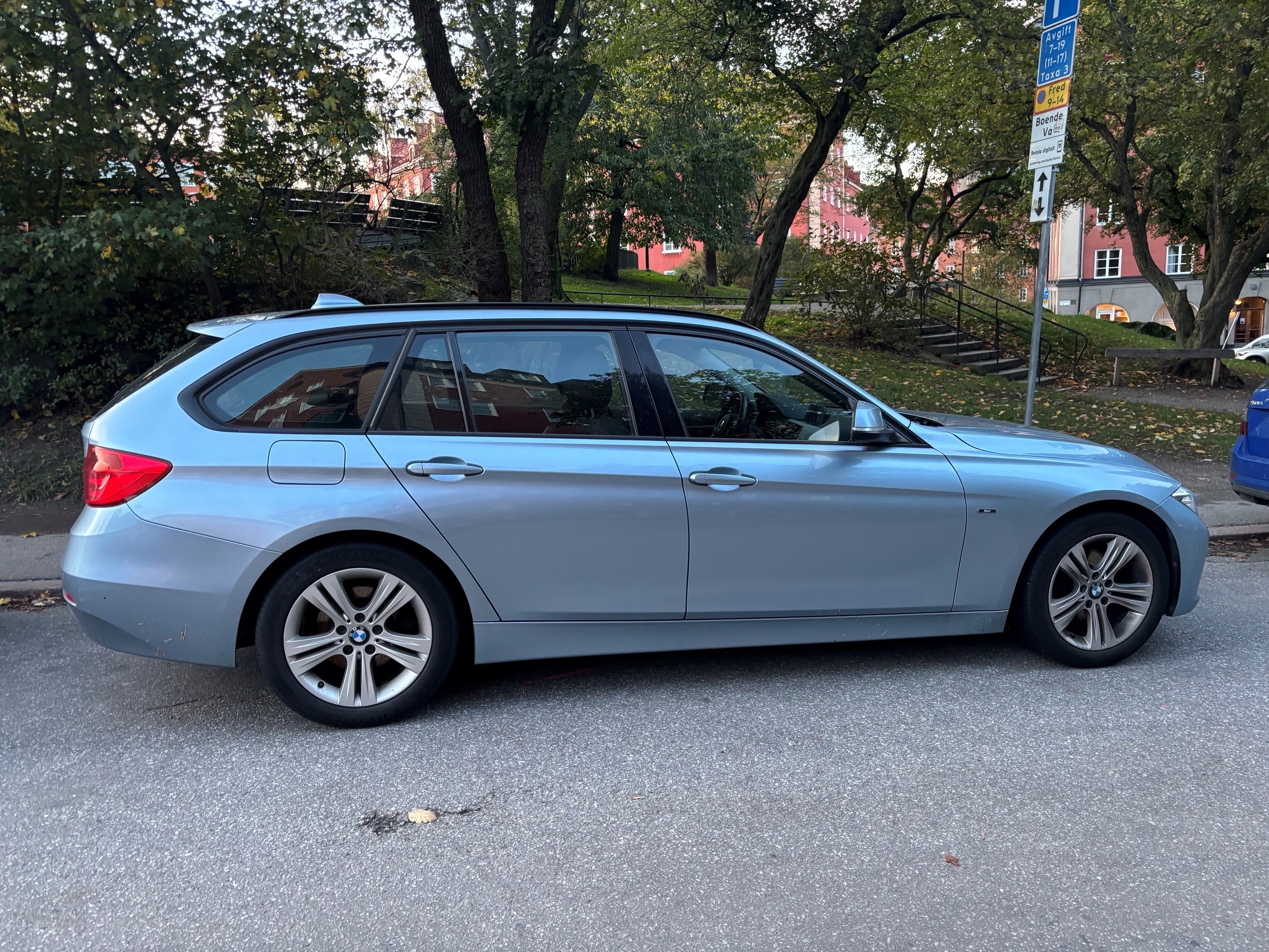 BMW 320d 2014, bild 2/8