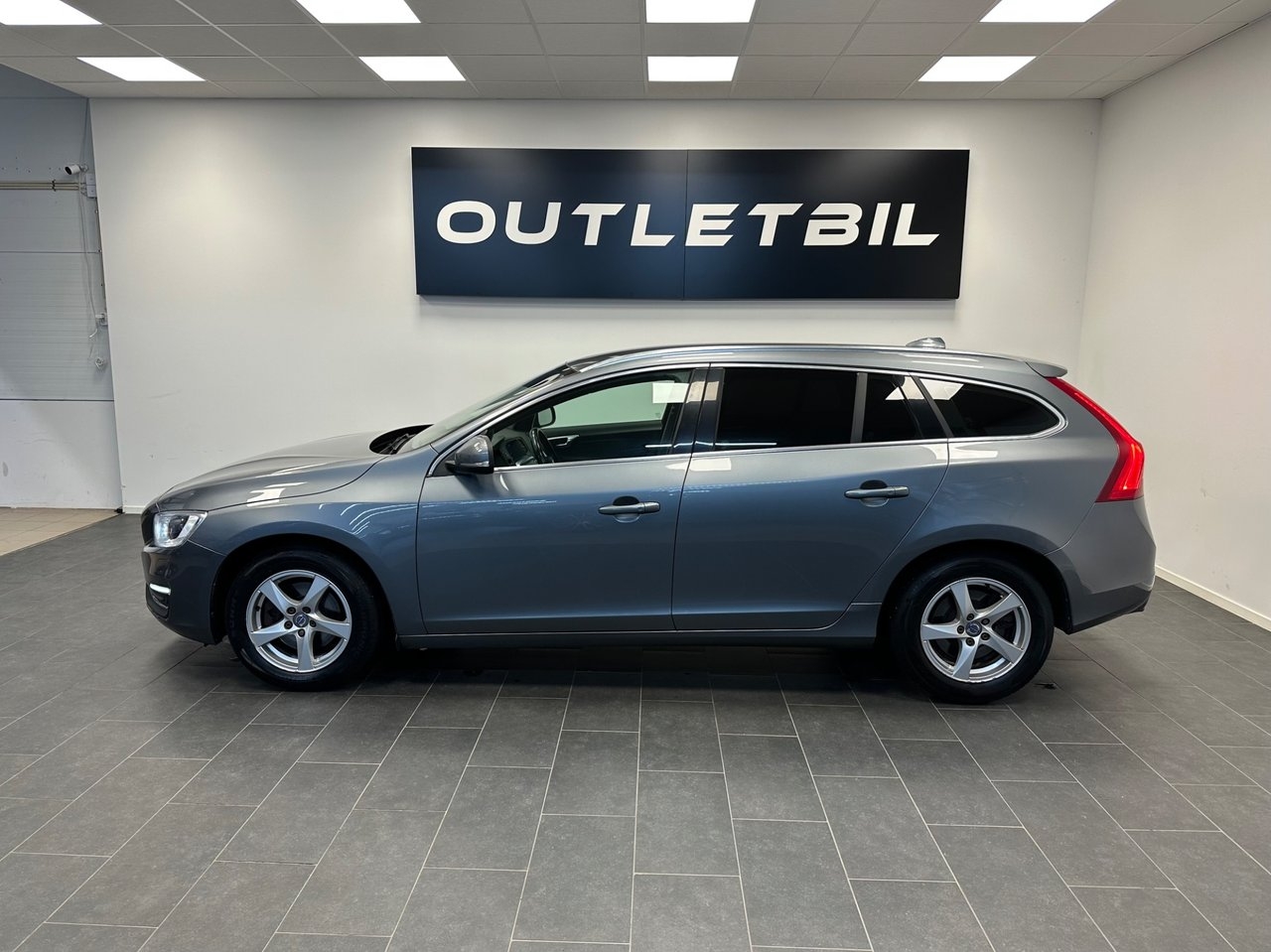 Volvo V60 D4 Summum Business Edition 2017, bild 2/10