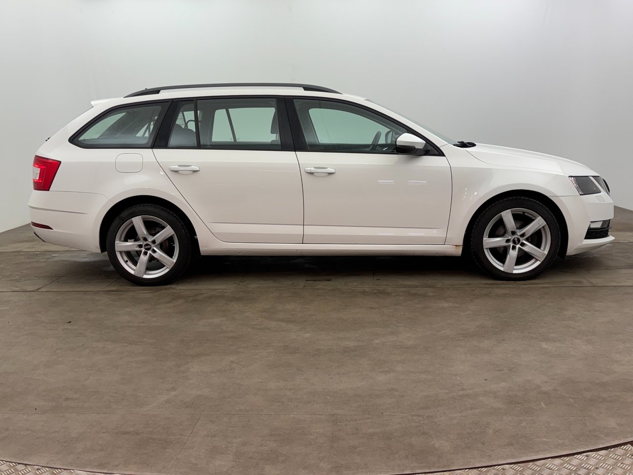 Skoda Octavia 1.6 TDI 2018, bild 7/10