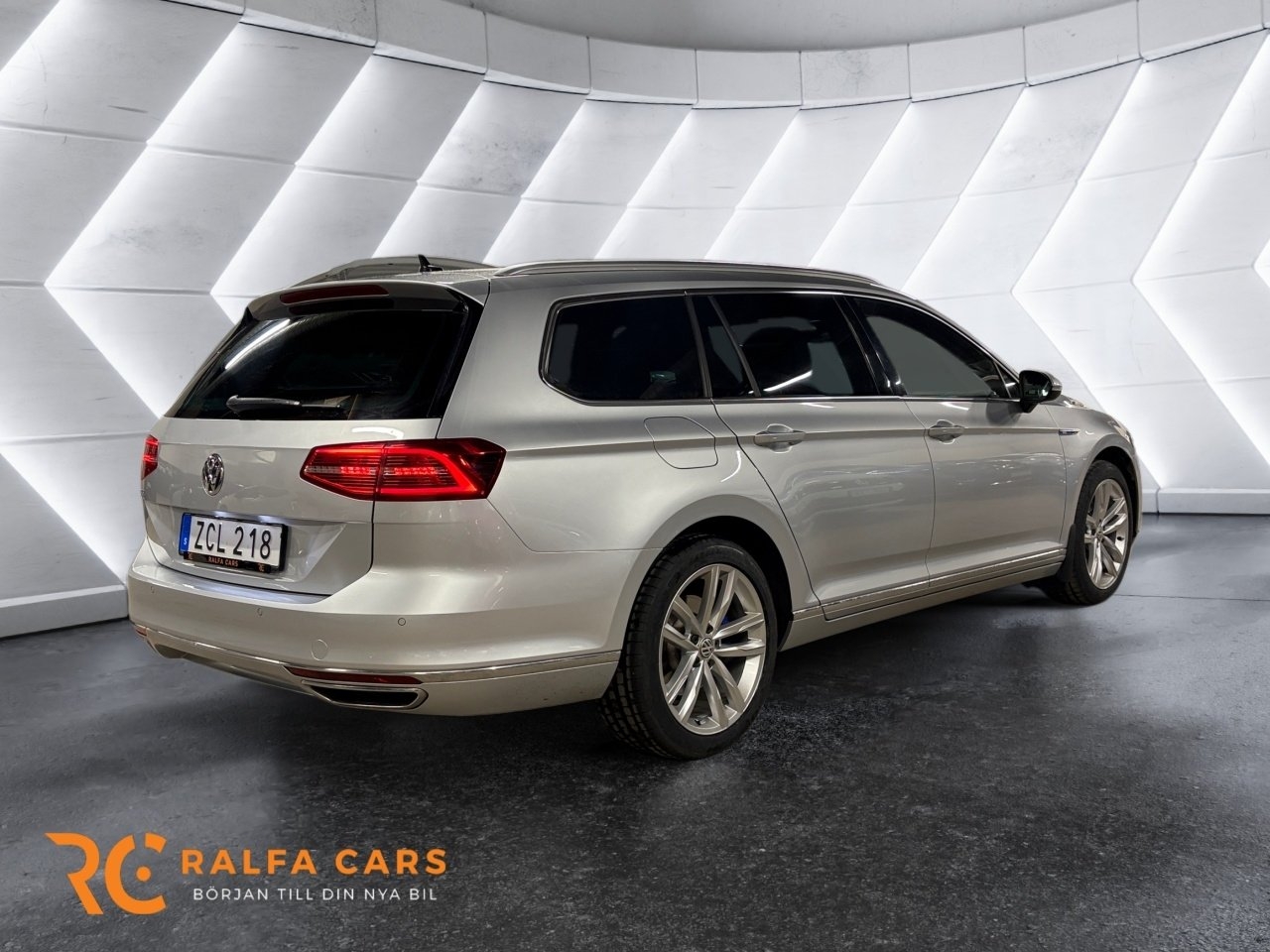 Volkswagen Passat GTE 2019, bild 6/10