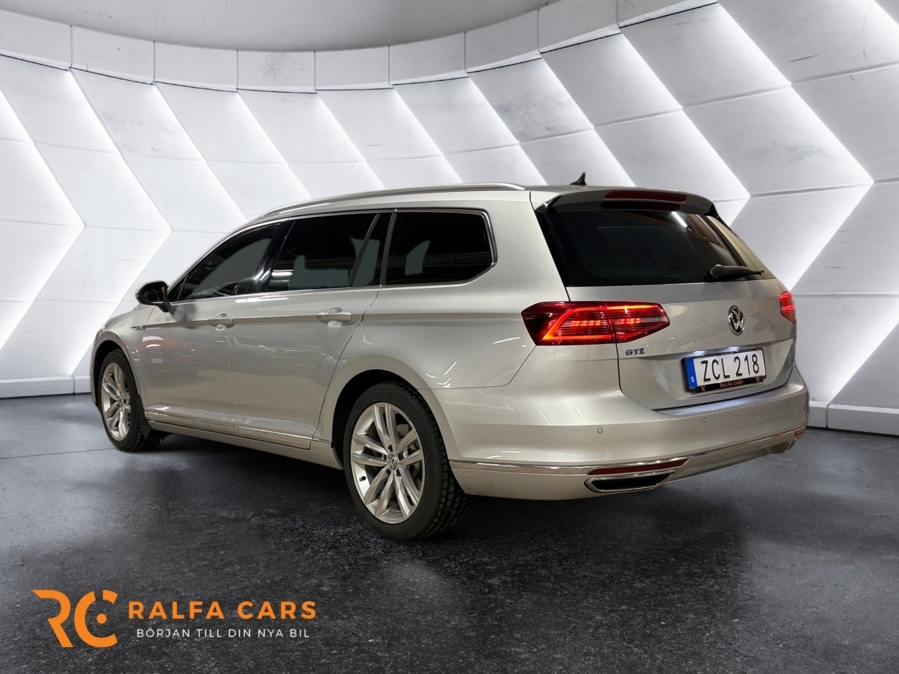 Volkswagen Passat GTE 2019, bild 4/10
