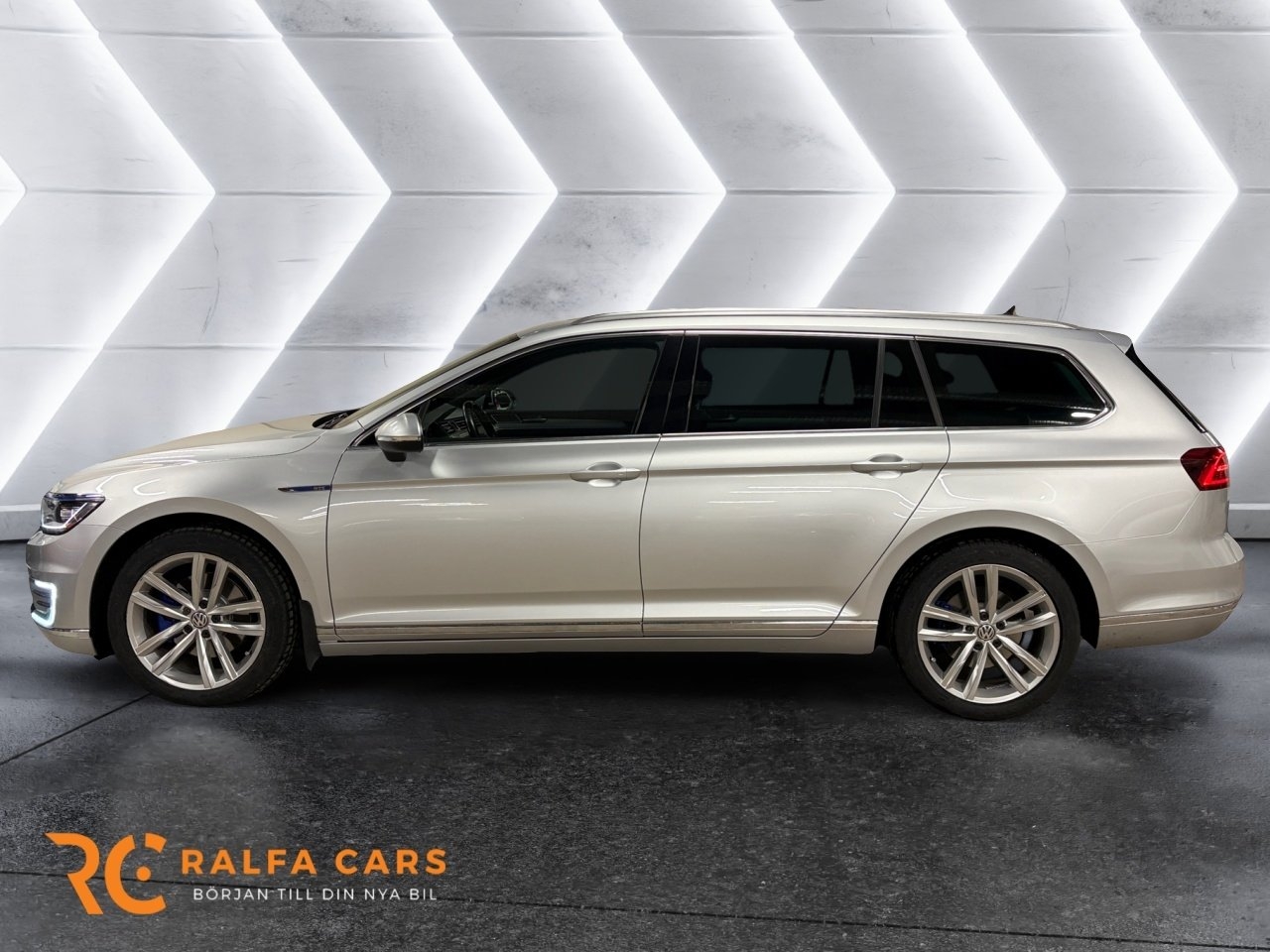 Volkswagen Passat GTE 2019, bild 3/10