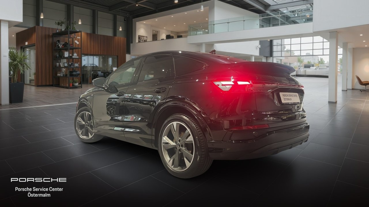 Audi Q4 e-tron 50 S line 2024, bild 2/10