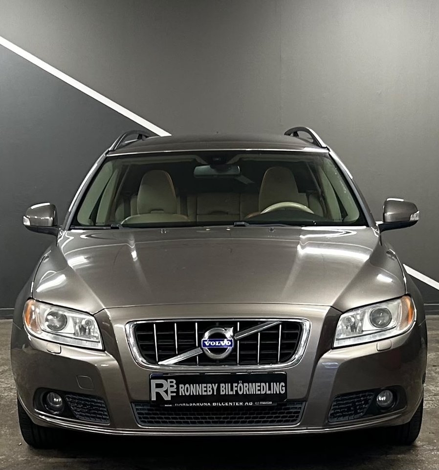 Volvo V70 Momentum 2010, bild 2/10