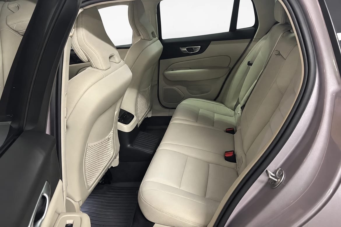 Volvo V60 T6 Plus Dark Nordic 2026, bild 7/10