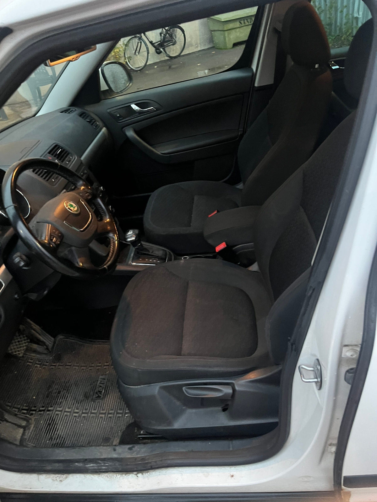 Skoda Yeti 2.0 TDI 2012, bild 6/7
