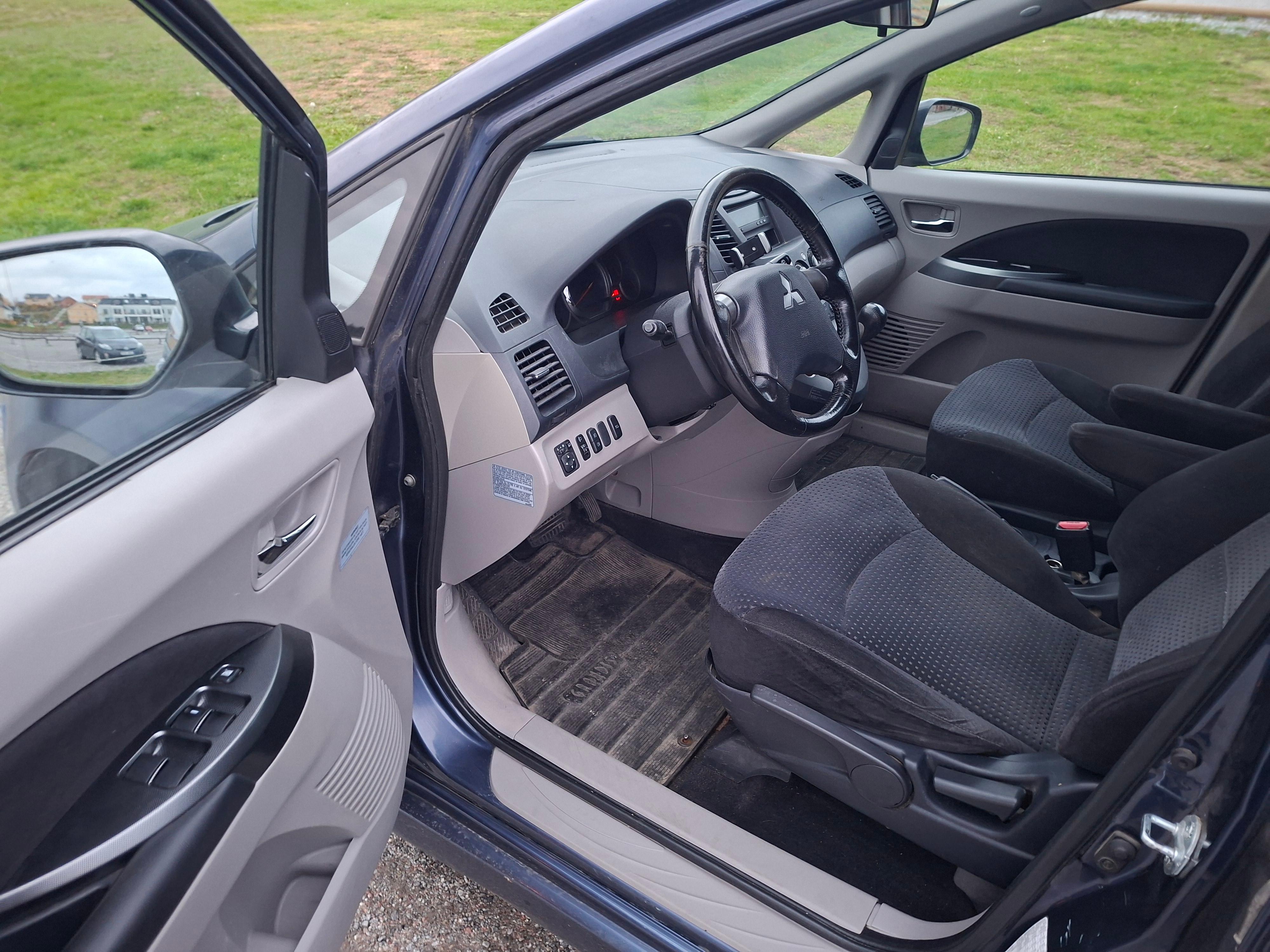 Mitsubishi Grandis 2.4 2006, bild 2/8