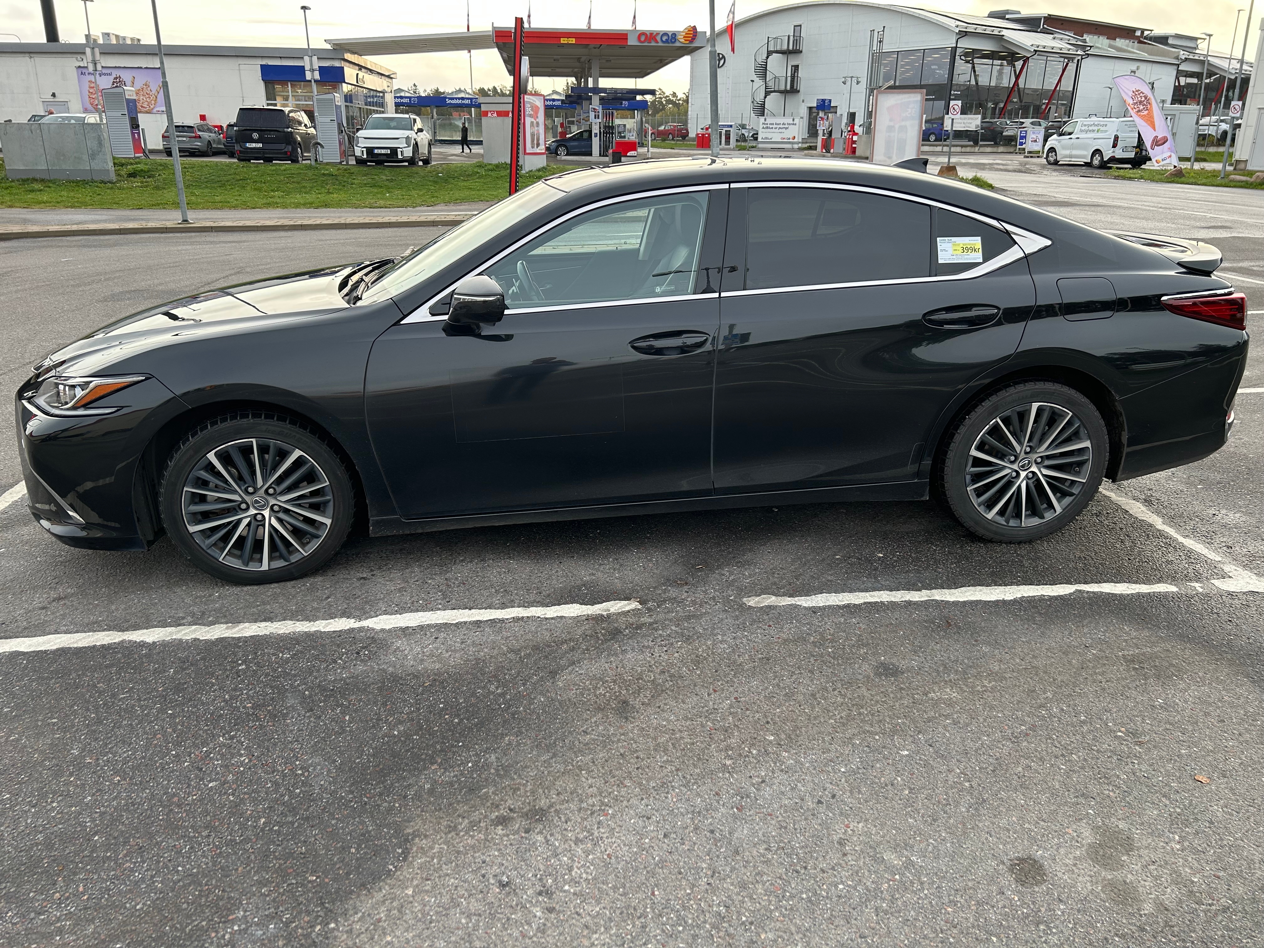 Lexus ES 300h 2023, bild 2/6