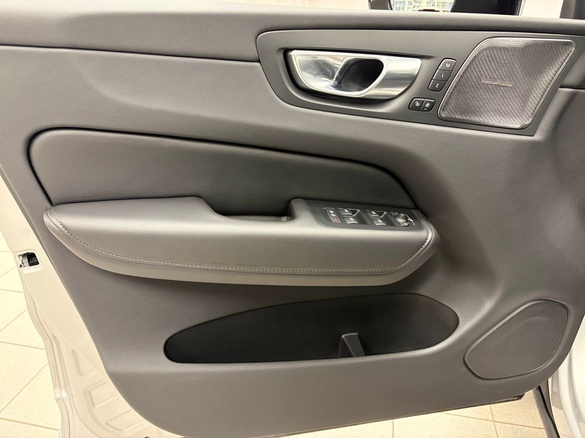 Volvo XC60 T6 Plus Dark Nordic 2025, bild 4/10