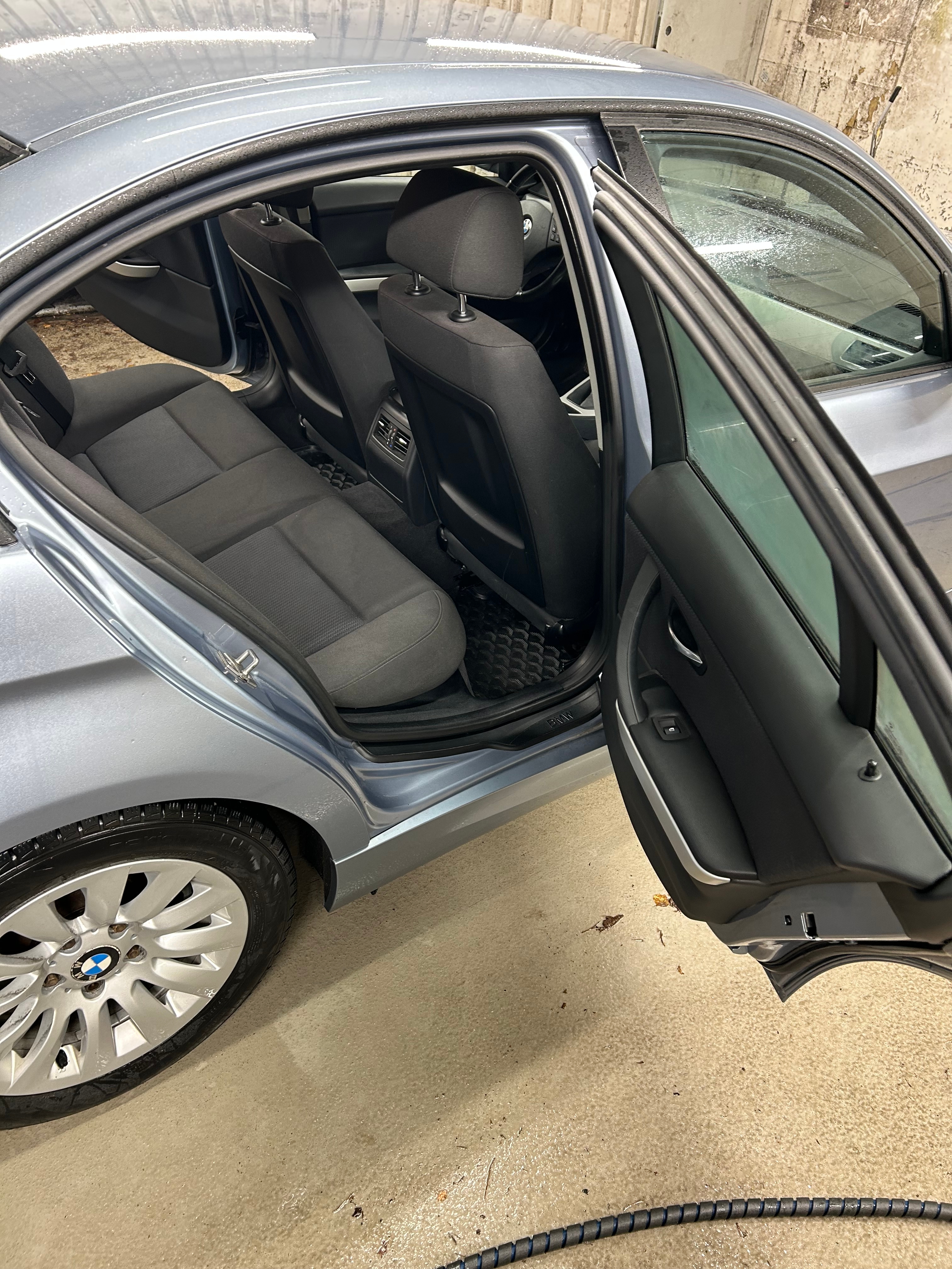BMW 320i 2011, bild 3/10