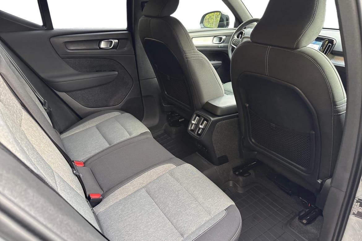 Volvo XC40 B3 Plus Dark 2025, bild 9/10