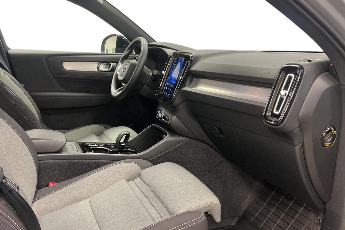 Volvo XC40 B3 Plus Dark 2025, bild 7/10