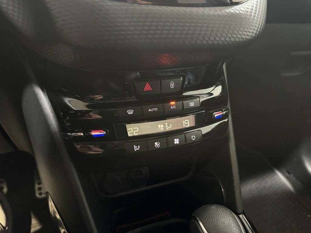 Peugeot 2008 1.2 PureTech 110 2018, bild 9/10