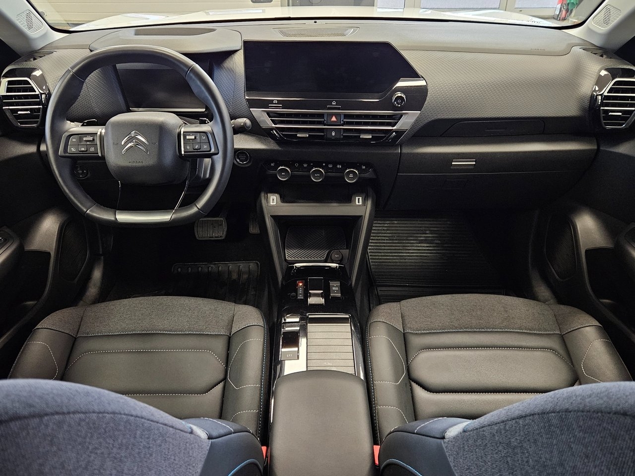Citroen C4 X 2023, photo 7/10