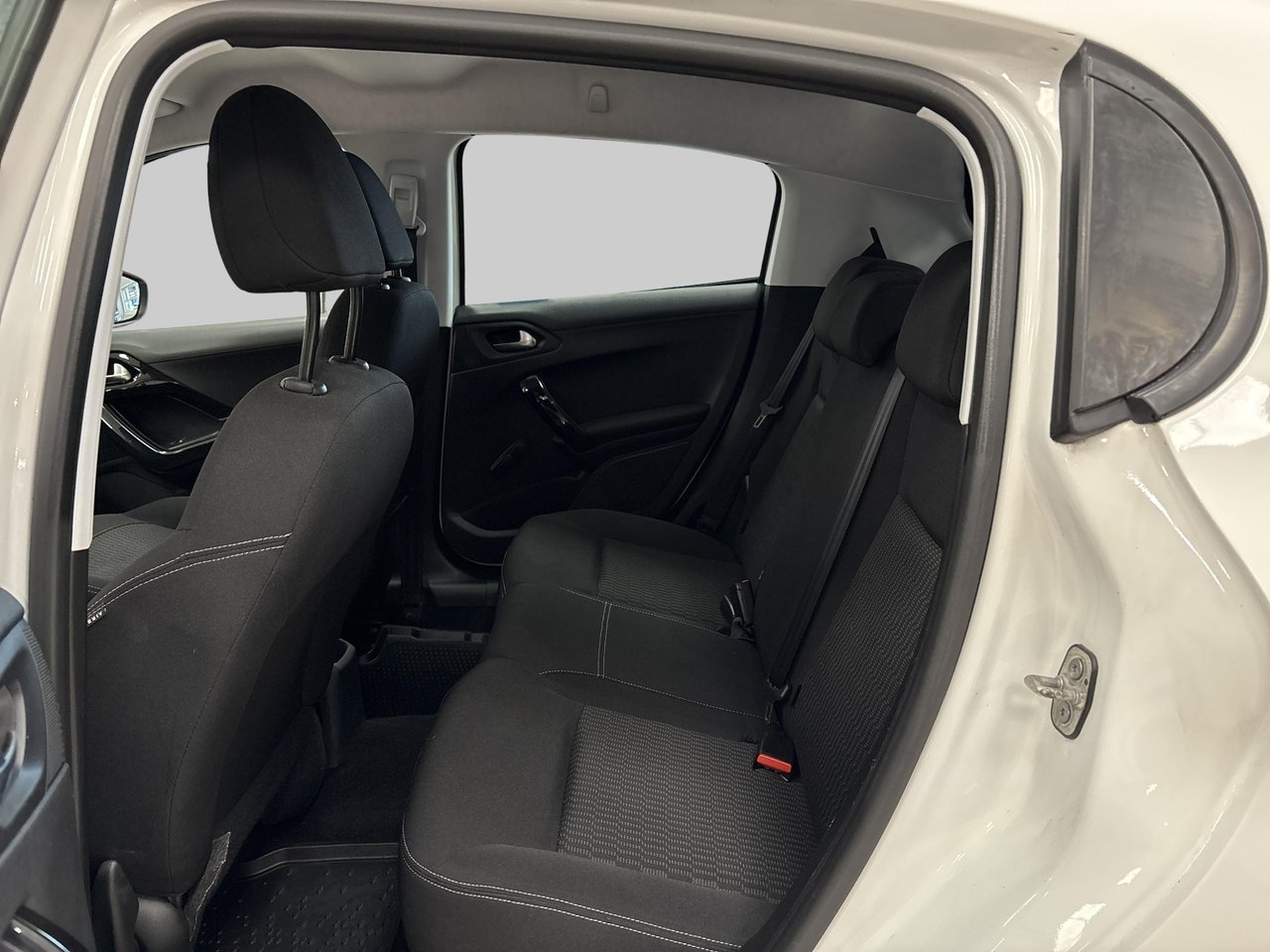Peugeot 208 1.6 BlueHDi 100 2018, photo 9/10