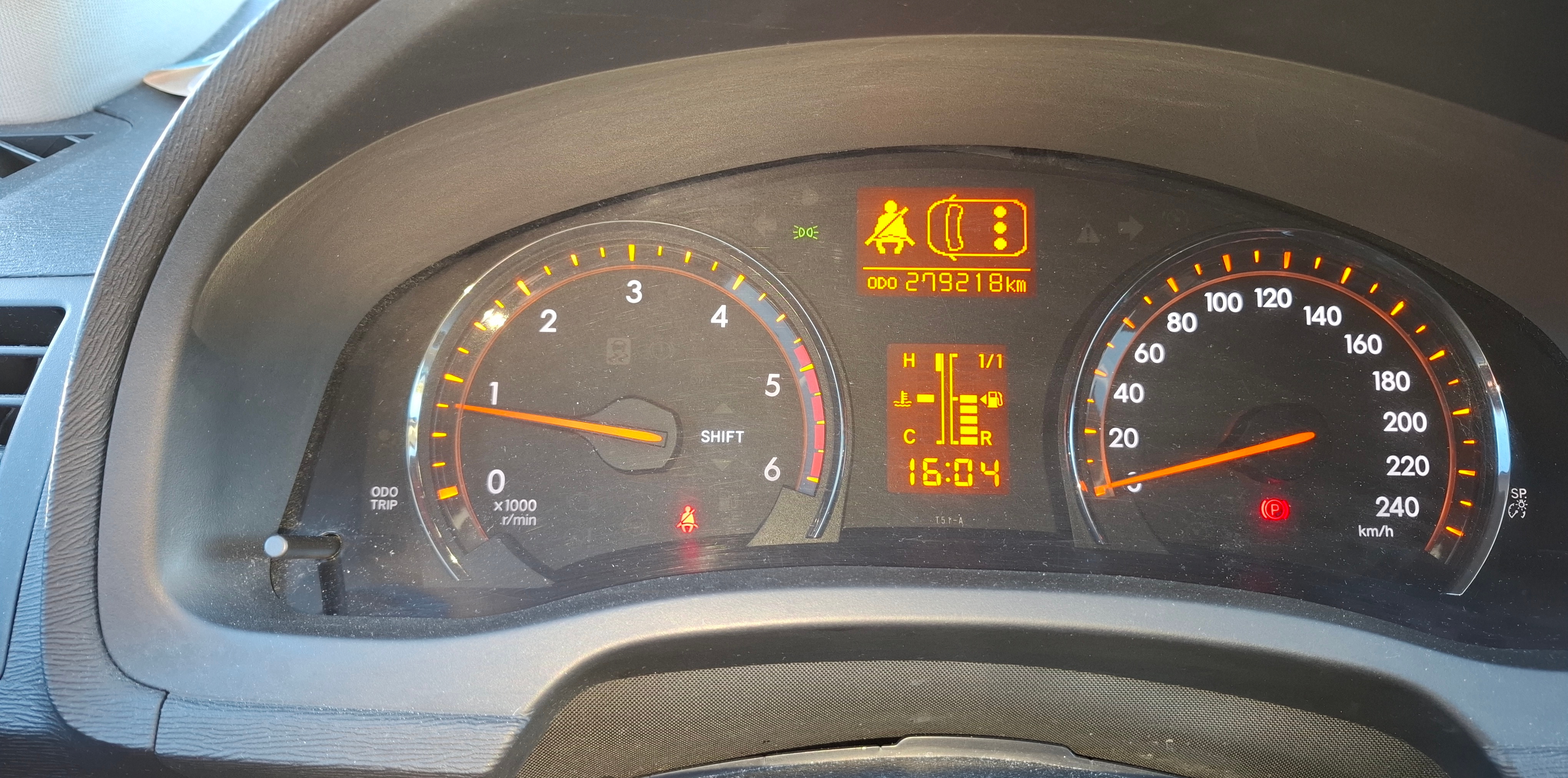 Toyota Avensis 2.0 D-4D 2009, bild 5/5