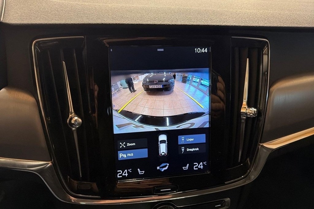 Volvo V90 D4 Momentum Advanced 2019, kuva 10/10