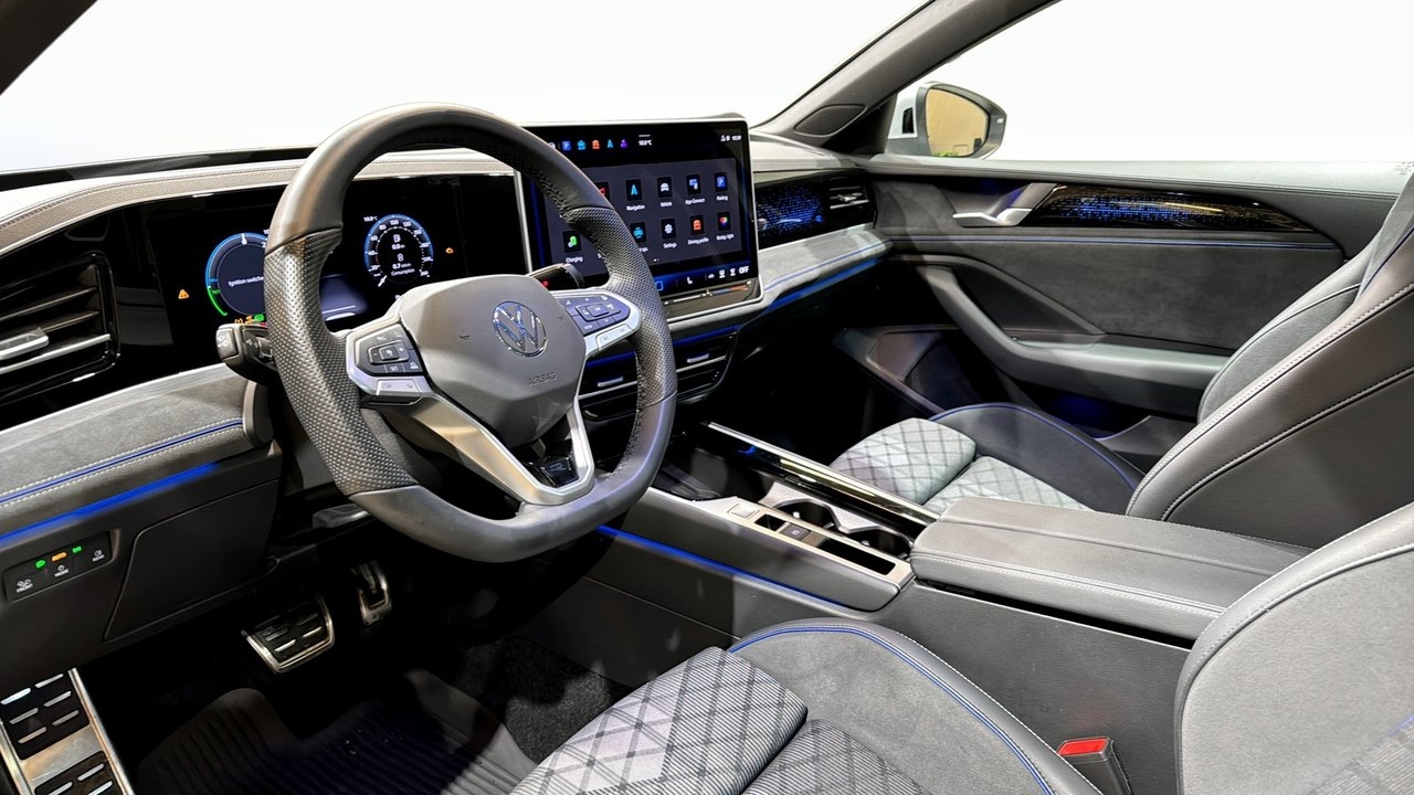 Volkswagen Passat R-Line 2026, bild 7/10
