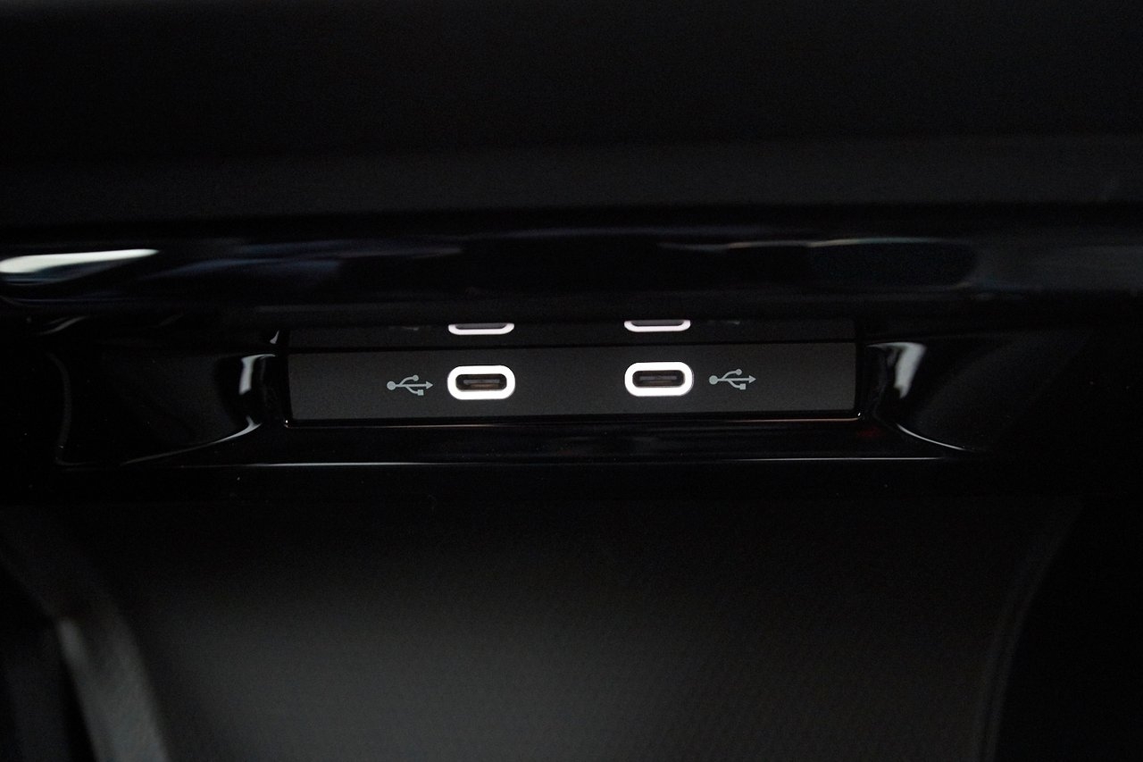 Volkswagen Golf 1.5 eTSI R-Line 2027, photo 10/10