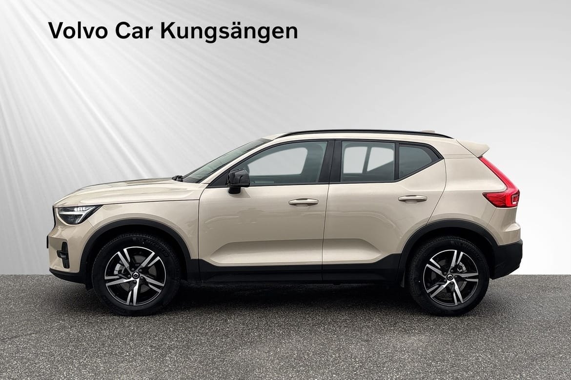 Volvo XC40 B4 Plus Dark 2026, photo 3/10