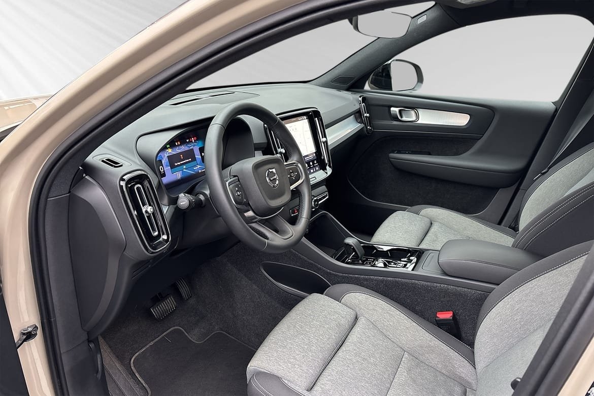 Volvo XC40 B4 Plus Dark 2026, photo 7/10