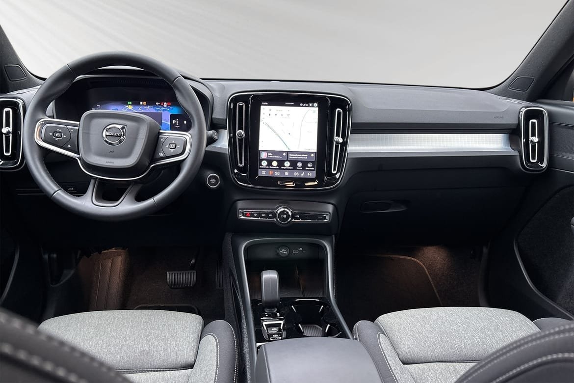 Volvo XC40 B4 Plus Dark 2026, kuva 9/10