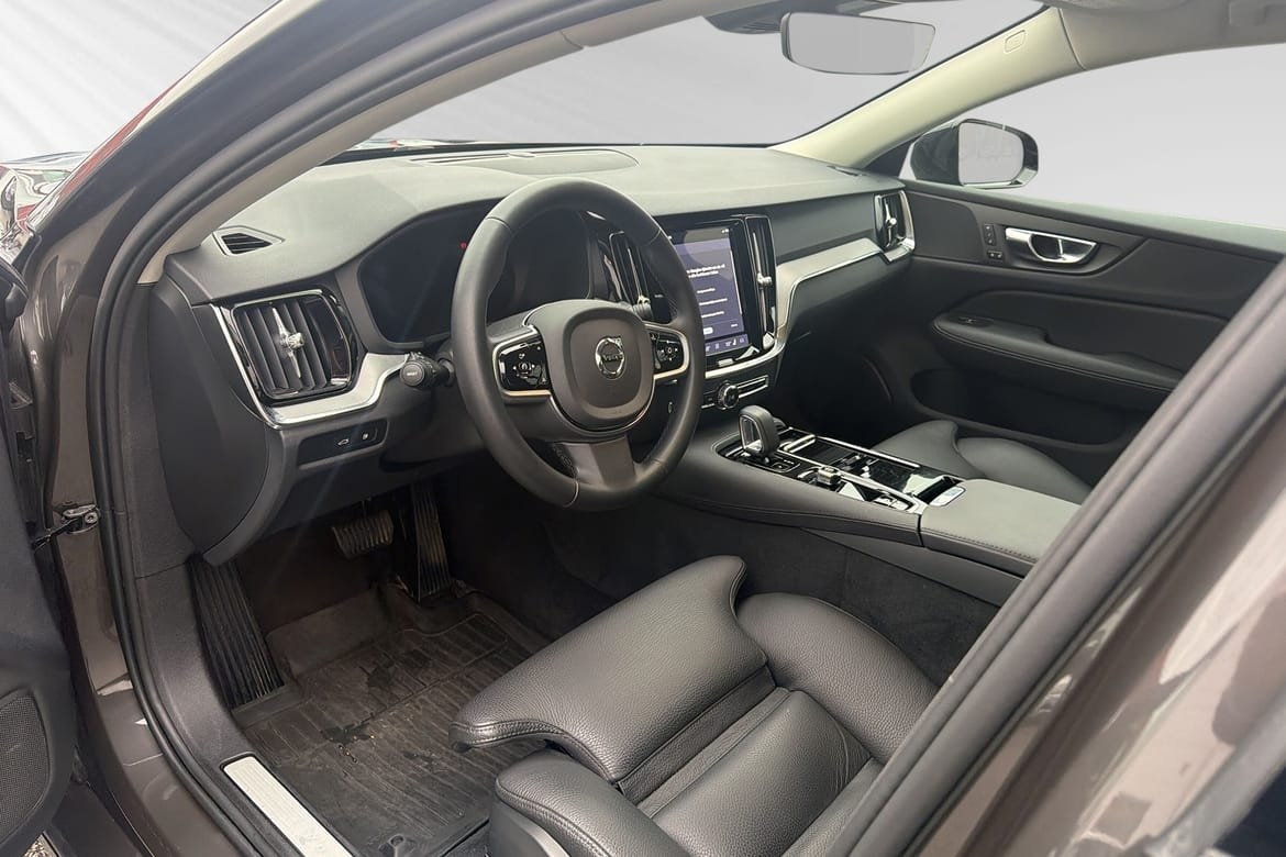 Volvo V60 T6 Plus Dark 2025, bild 7/10