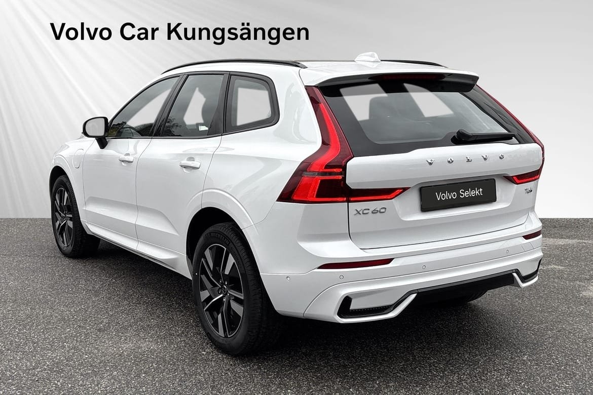 Volvo XC60 T6 Plus Dark Nordic 2026, photo 4/10