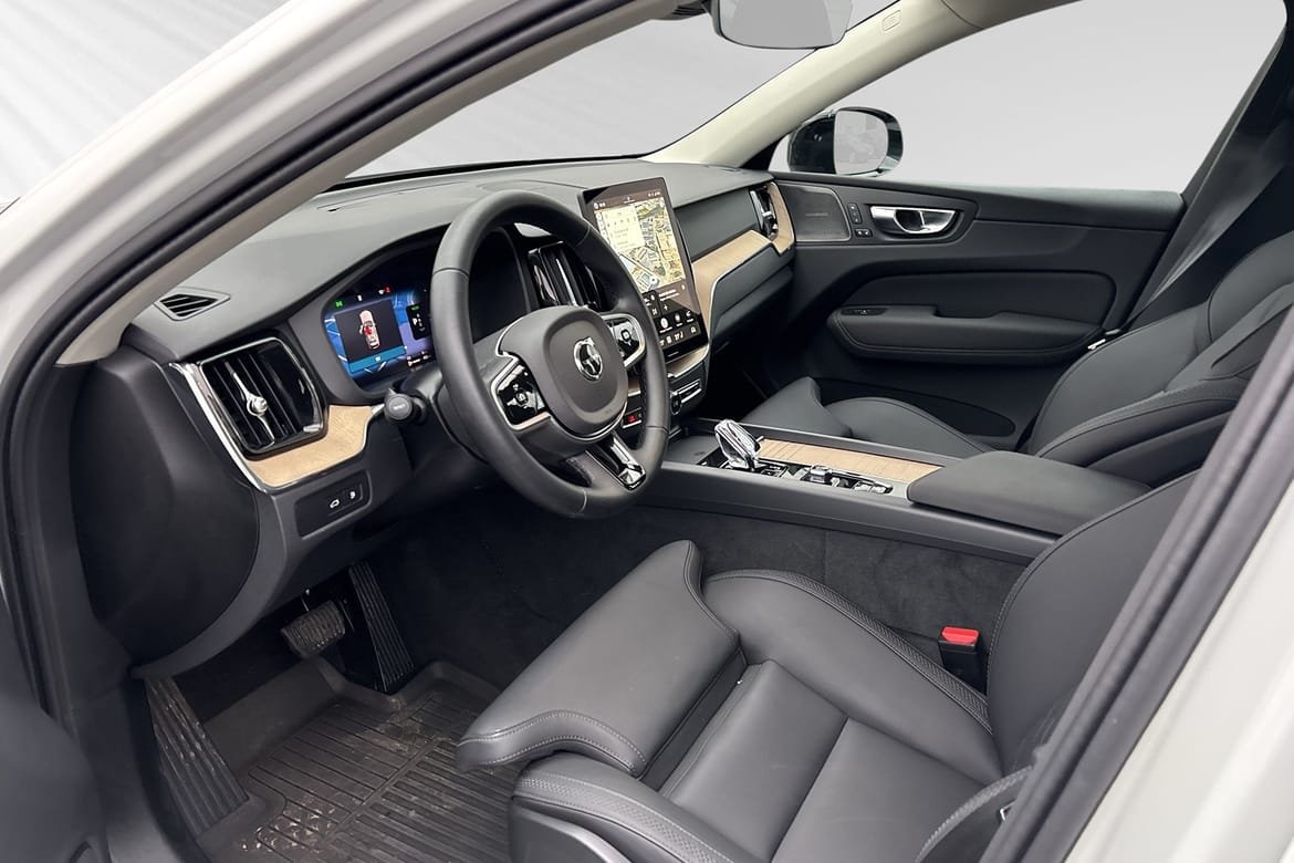 Volvo XC60 T6 Plus Dark Nordic 2026, photo 7/10