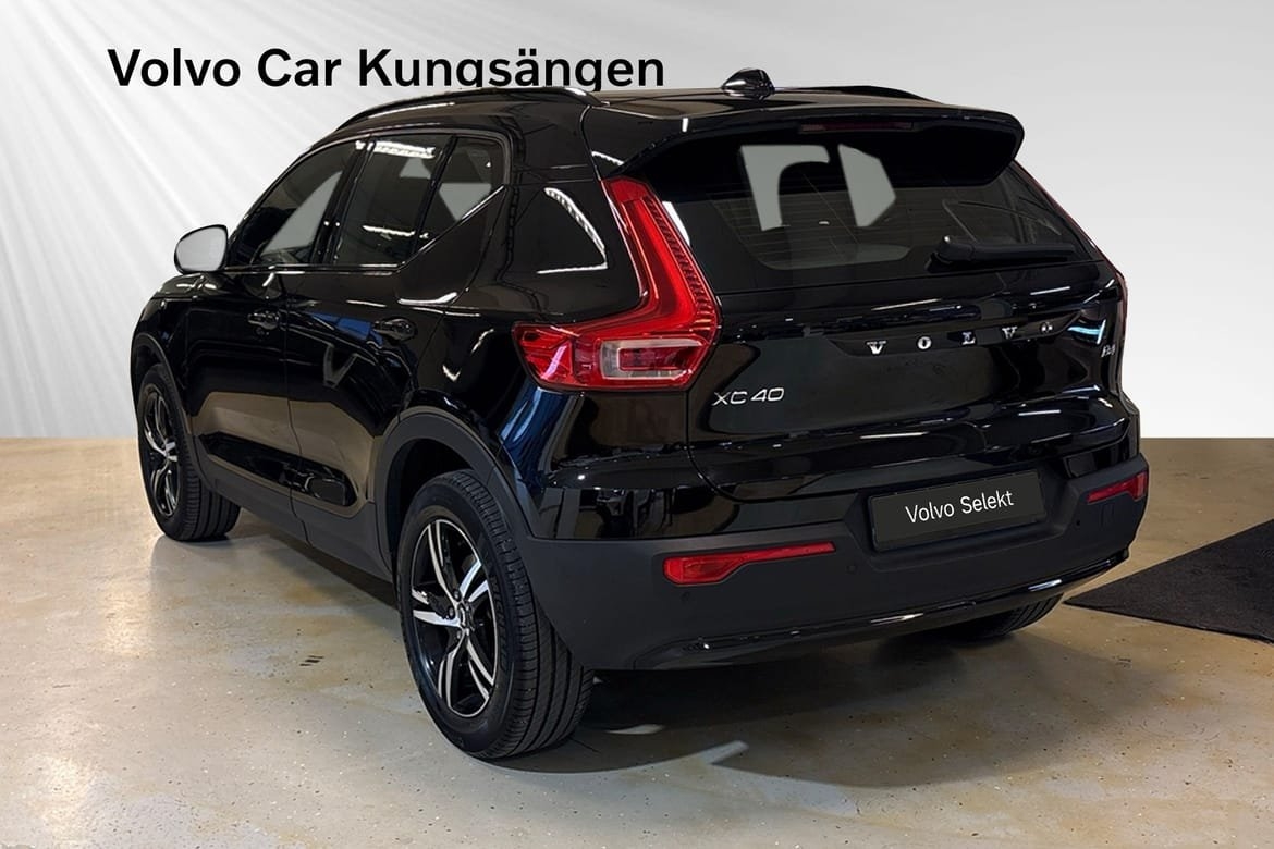Volvo XC40 B4 Plus Dark 2026, photo 4/10