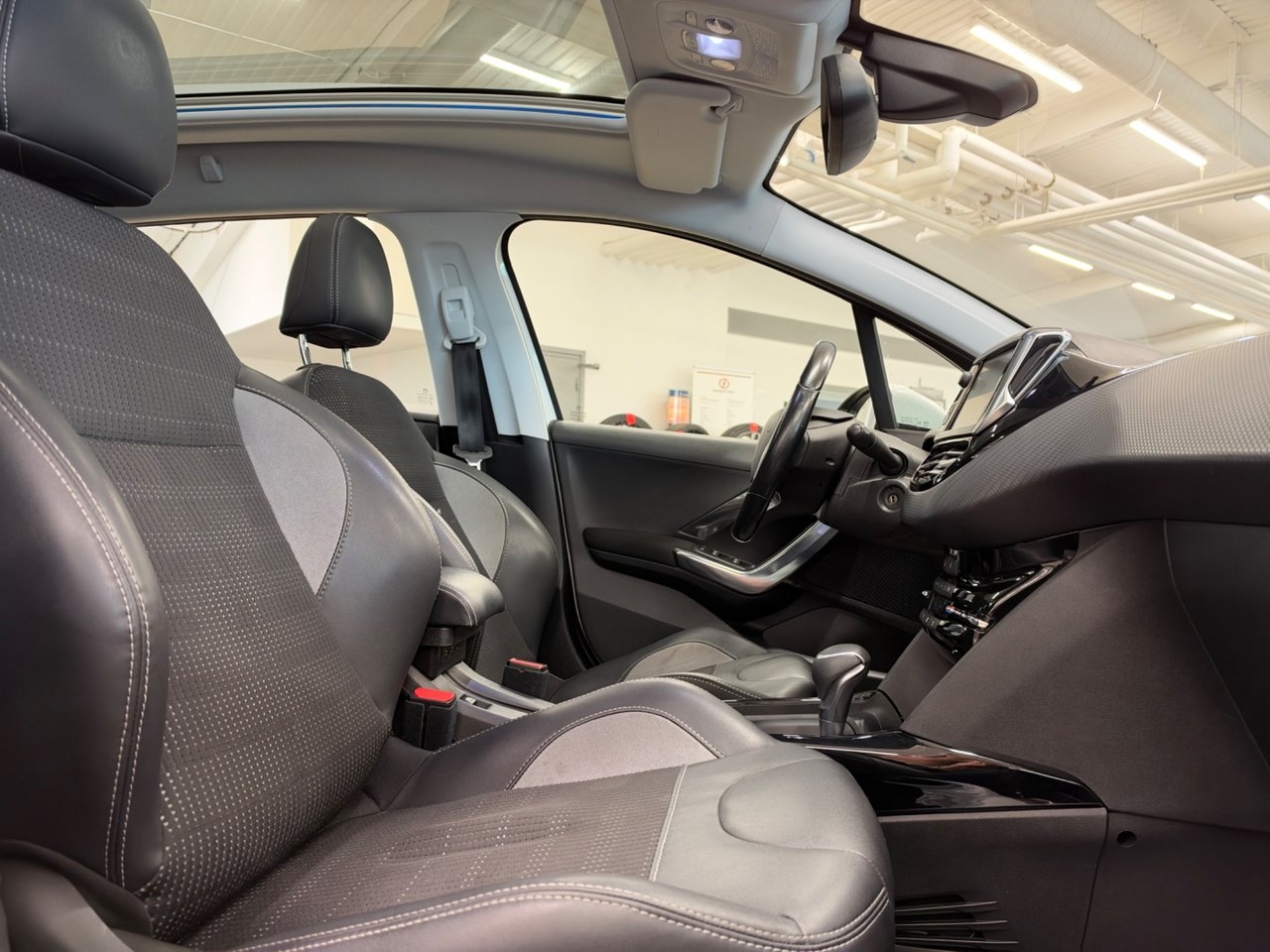 Peugeot 2008 1.2 PureTech 110 Allure 2017, bild 6/10