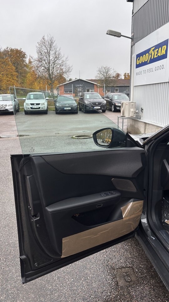 Mazda CX-6e Takumi 2026, photo 3/10