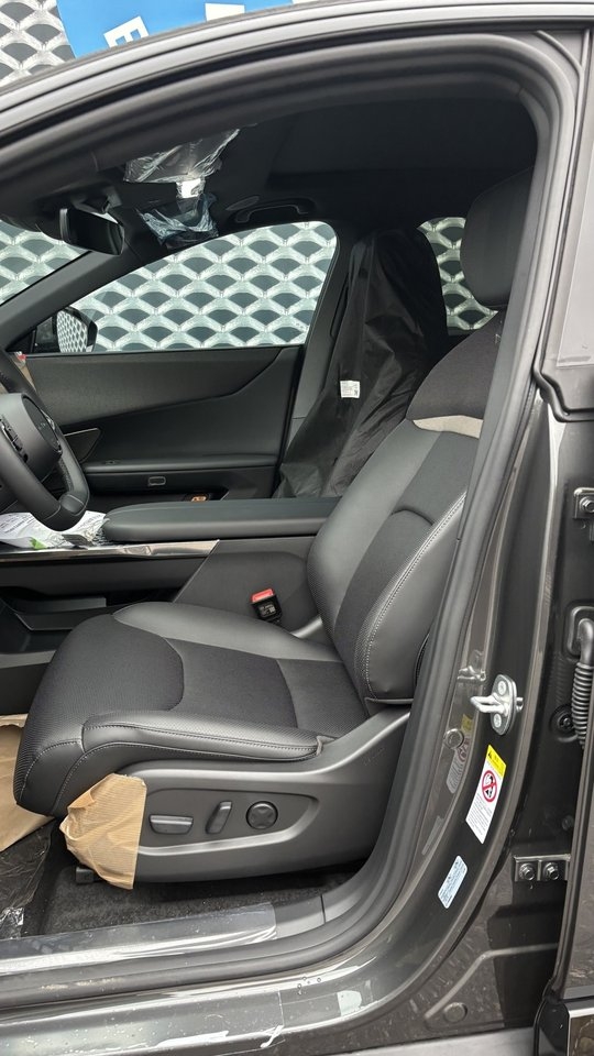 Mazda CX-6e Takumi 2026, photo 5/10