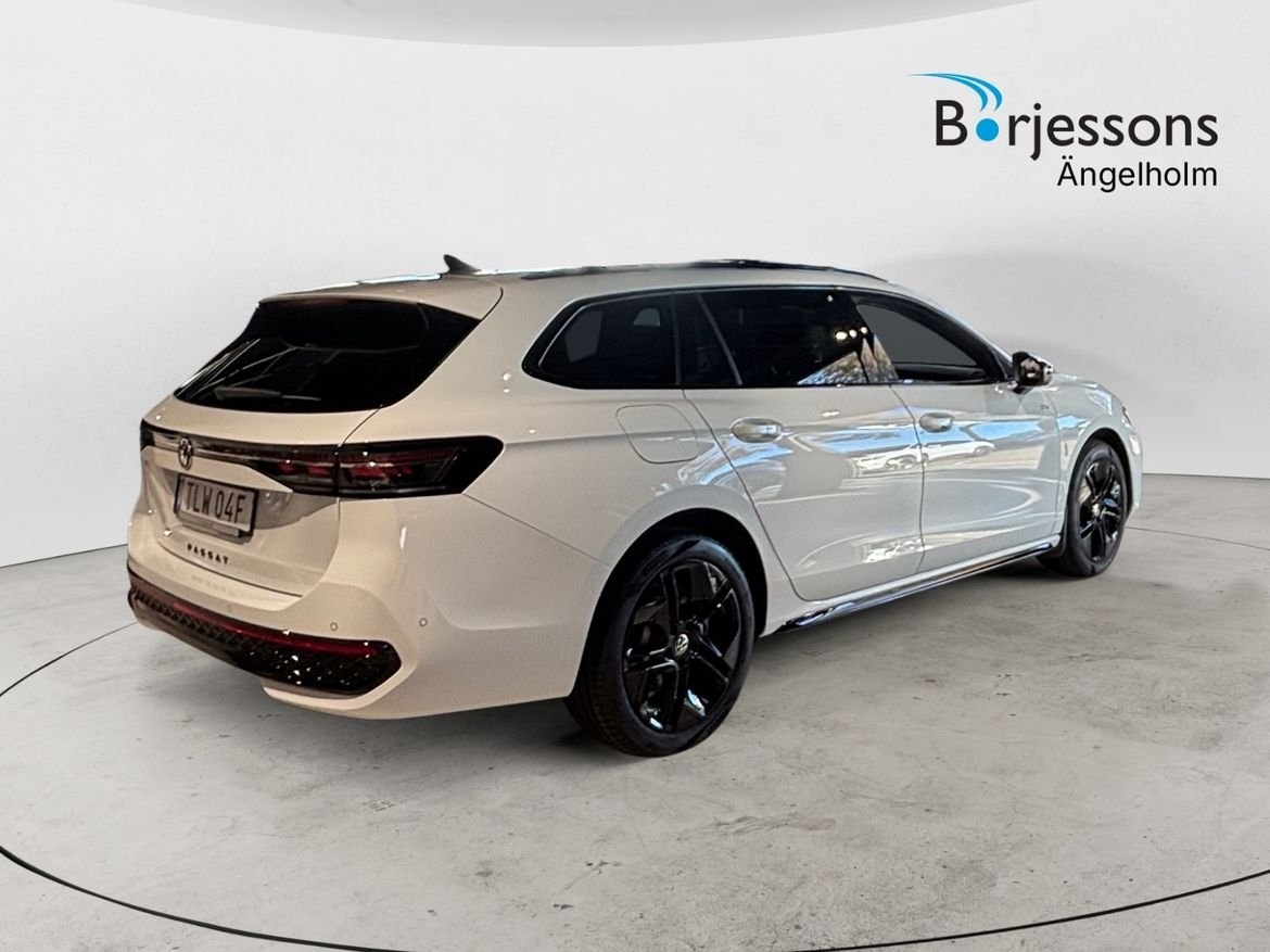 Volkswagen Passat 1.5 eHybrid R-Line 2027, bild 3/3