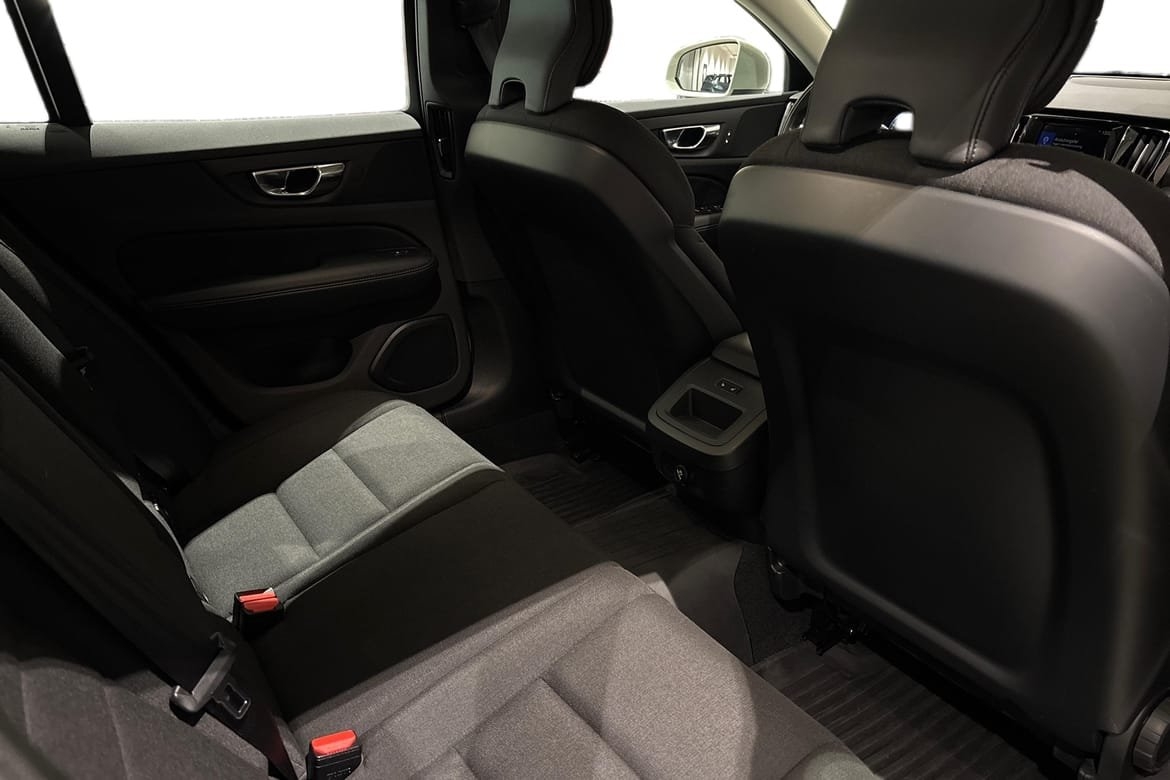 Volvo V60 Cross Country D4 2020, kuva 9/10