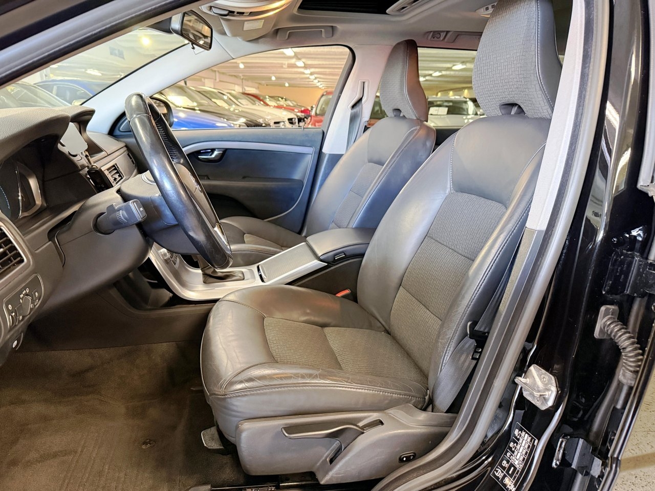Volvo V70 Momentum 2016, kuva 9/10