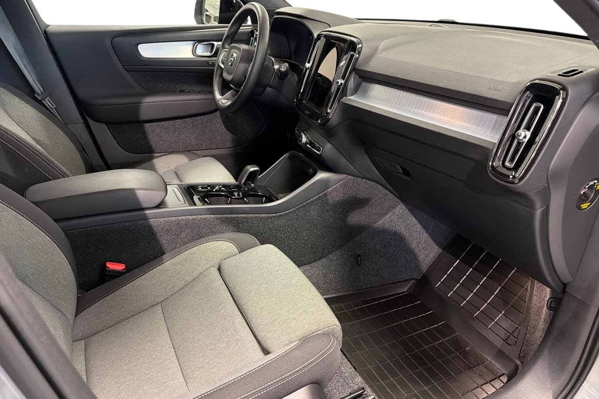 Volvo XC40 B3 Plus Dark 2025, bild 7/10