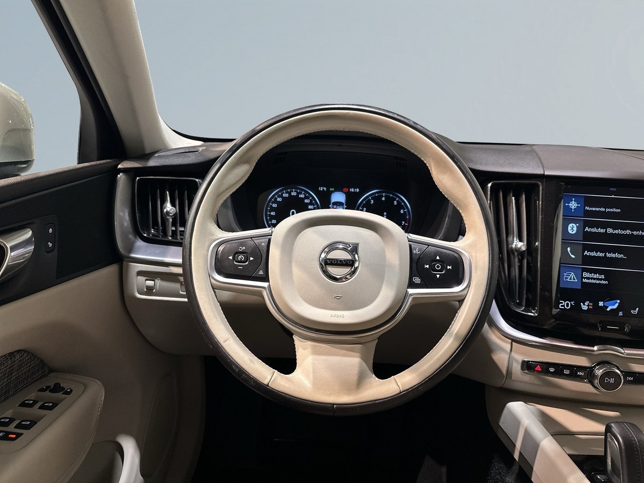 Volvo XC60 Momentum 2020, kuva 9/10