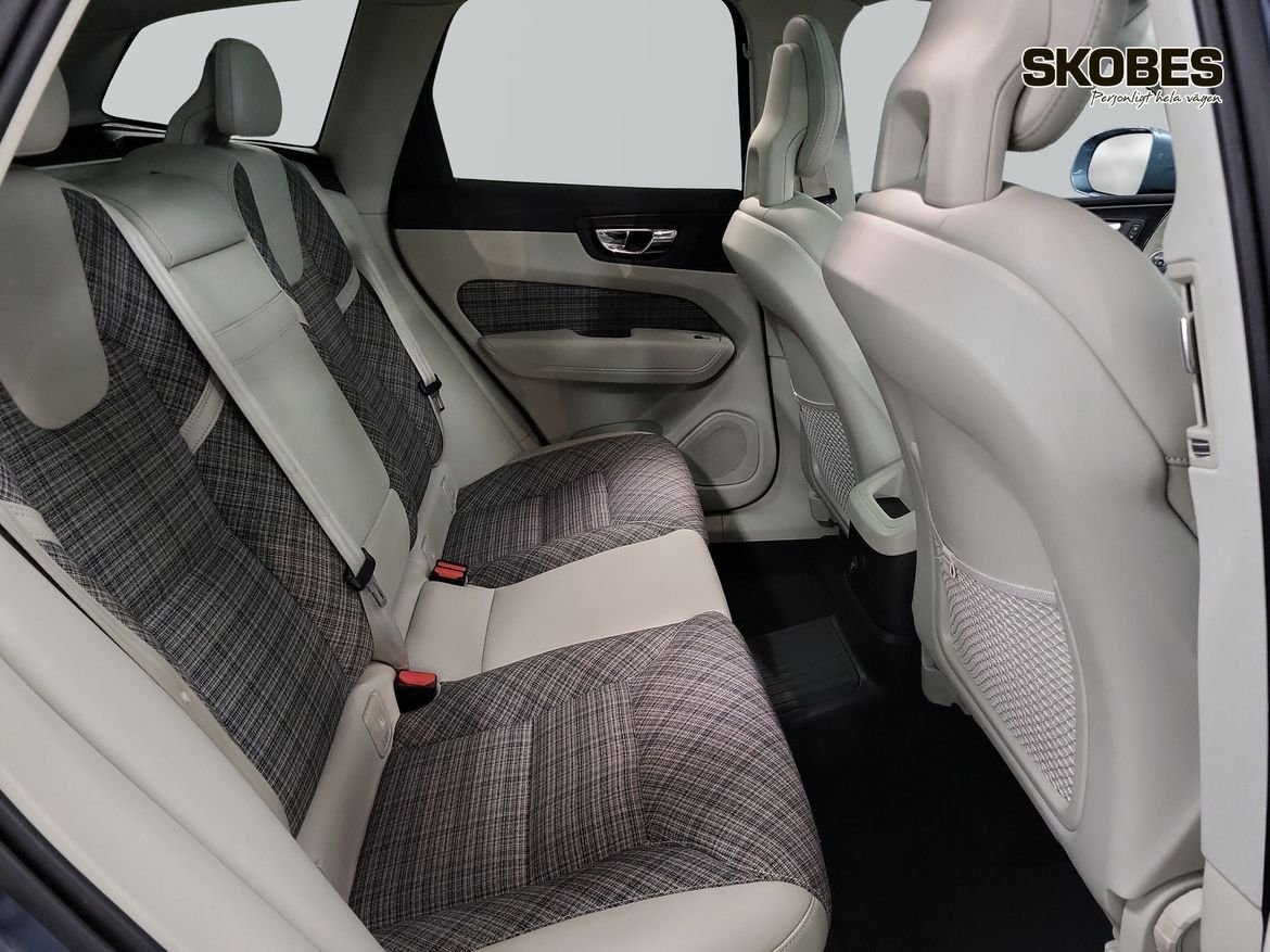 Volvo XC60 Momentum 2018, bild 10/10